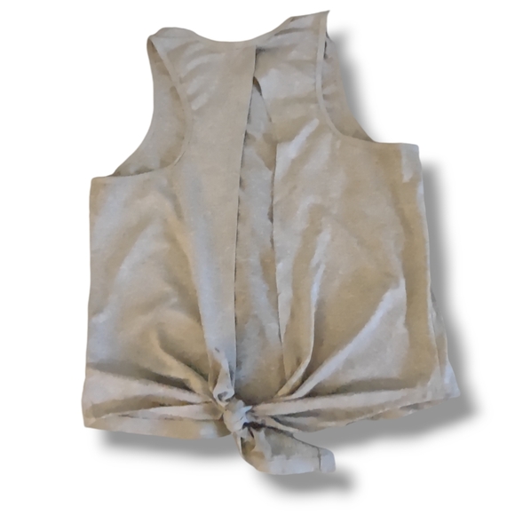 2 Women's workout tanks, M - Picture 4 of 6